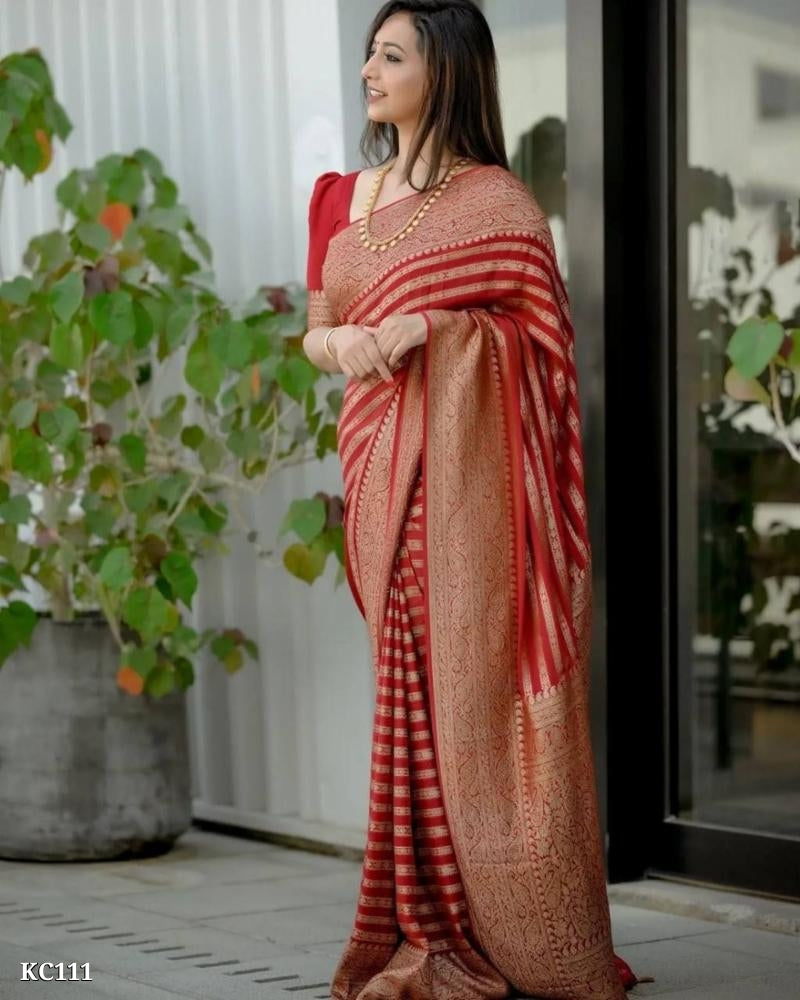 Ab. BEAUTIFUL RICH PALLU & JACQUARD WORK ON ALL OVER THE SAREE.