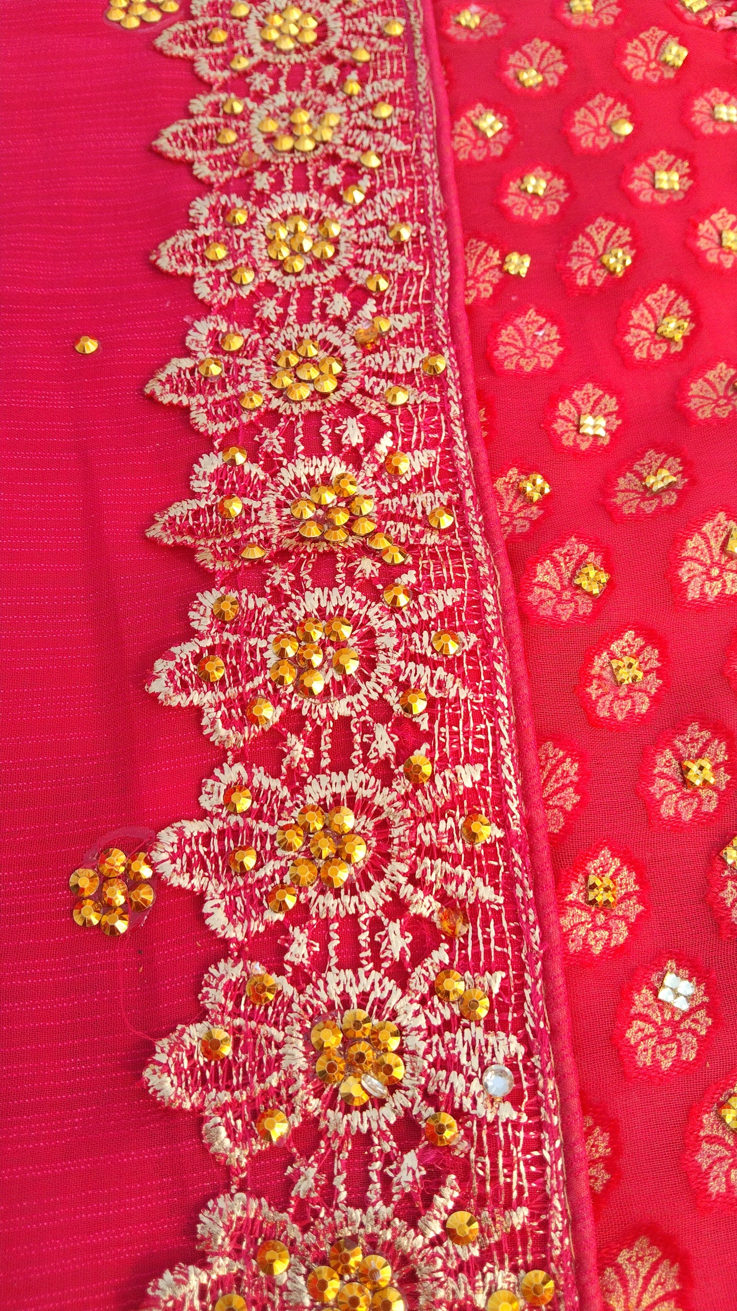 Pure Gorgeet chit pallu fancy broder saree